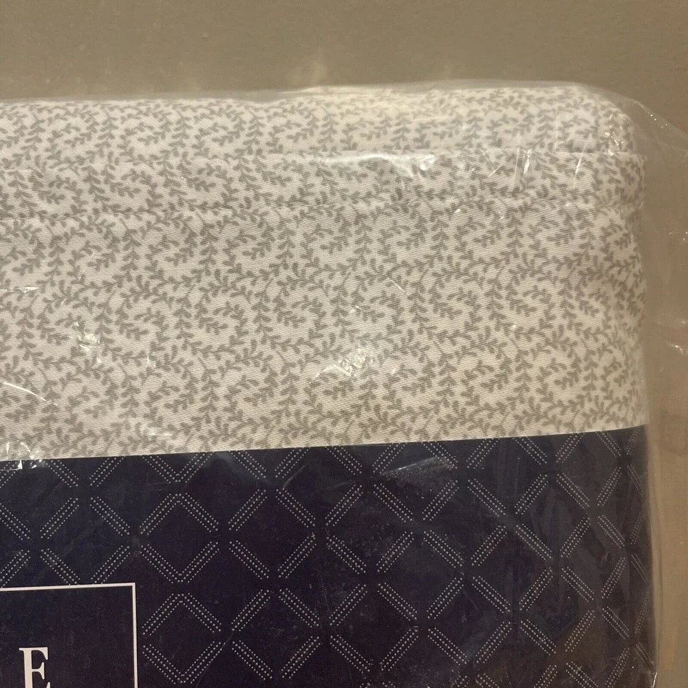 Home Reflections 4 PC 1200 Thread Count‎ Twin XL Leaf Pattern QVC Sheet Set